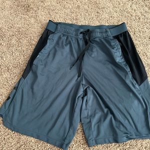 Mens athletic shorts